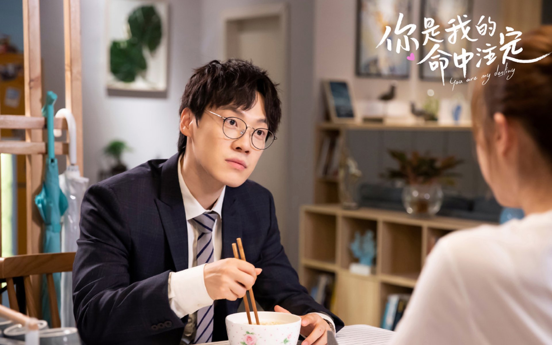 JIUYOU.COM-_全民蜂腰跑：运动与时尚的完美结合_，蜂腰什么意思