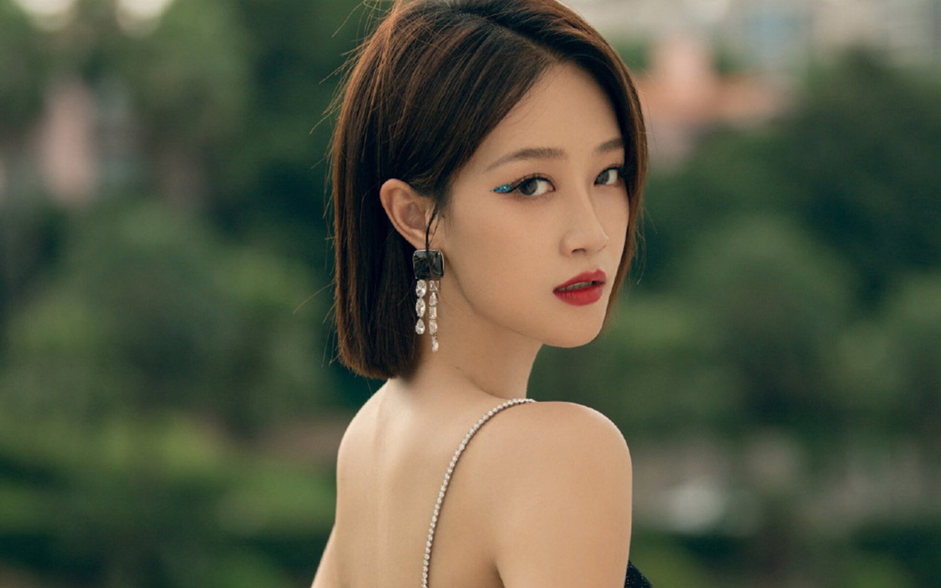 _场馆内外：明星嘉宾助阵现场氛围火热_，明星现场活动