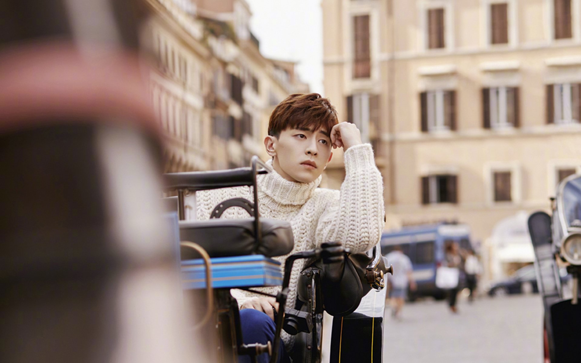 _杜鹃花海中的瑜伽:与自然相融合_,杜鹃花 户外