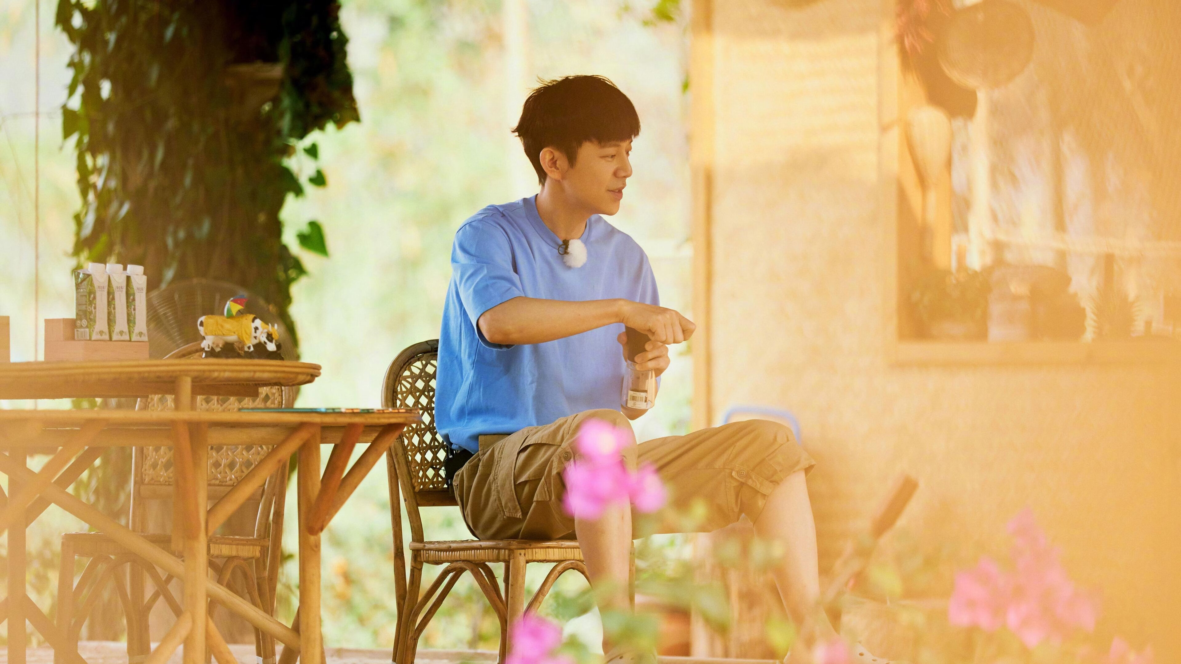 九游游戏中心-“飞盘对决：成都三叉湖赛场激情四溢，选手飞翔空中”